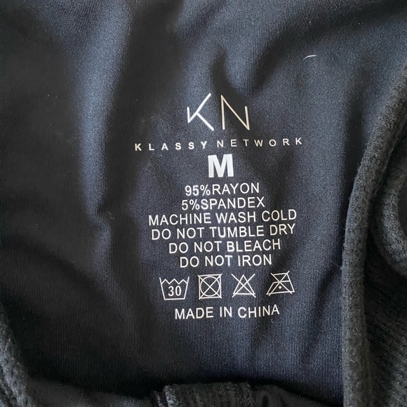 Klassy Network Black Henley Crop Tank M - Picture 3 of 3